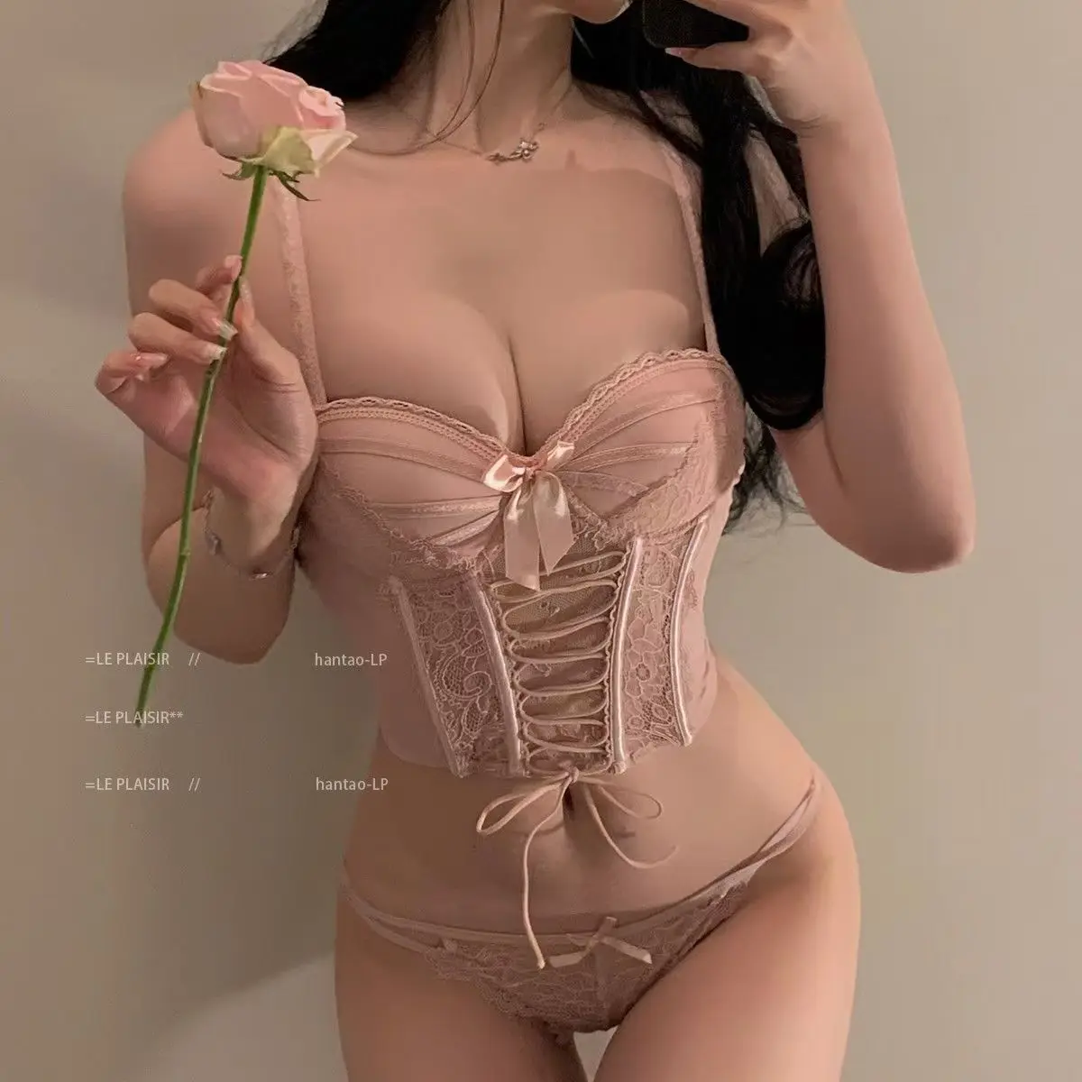 Сексуальный комплект с кружевным бюстгальтером, милая майка с лямкой на бретельках «рыбий кость» и подушечками для бюстгальтера, собранный верх, тонкий низ, толстый дизайн, женский комплект нижнего белья
Сексуальный комплект с кружевным бюстгальтером, милая майка с лямкой на бретельках «рыбий кость» и подушечками для бюстгальтера, собранный верх, тонкий низ, толстый дизайн, женский комплект нижнего белья