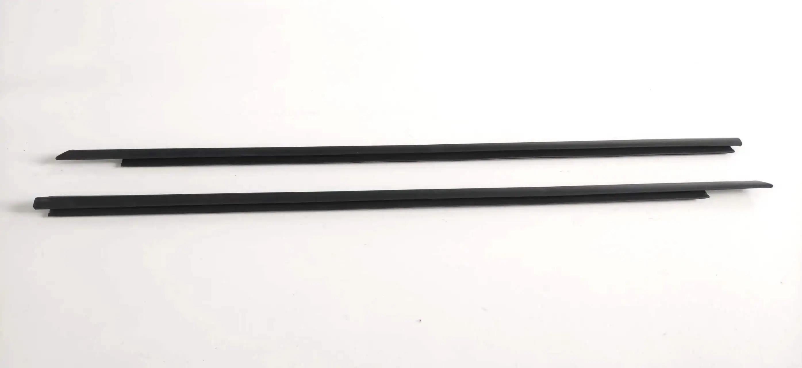 2pc Left/right 55399123AG 55399122AG 2008-2022 Glass Outer Pressure Strip Front Door for Vehicle Dodge Challenger New
2pc Left/right 55399123AG 55399122AG 2008-2022 Glass Outer Pressure Strip Front Door for Vehicle Dodge Challenger New