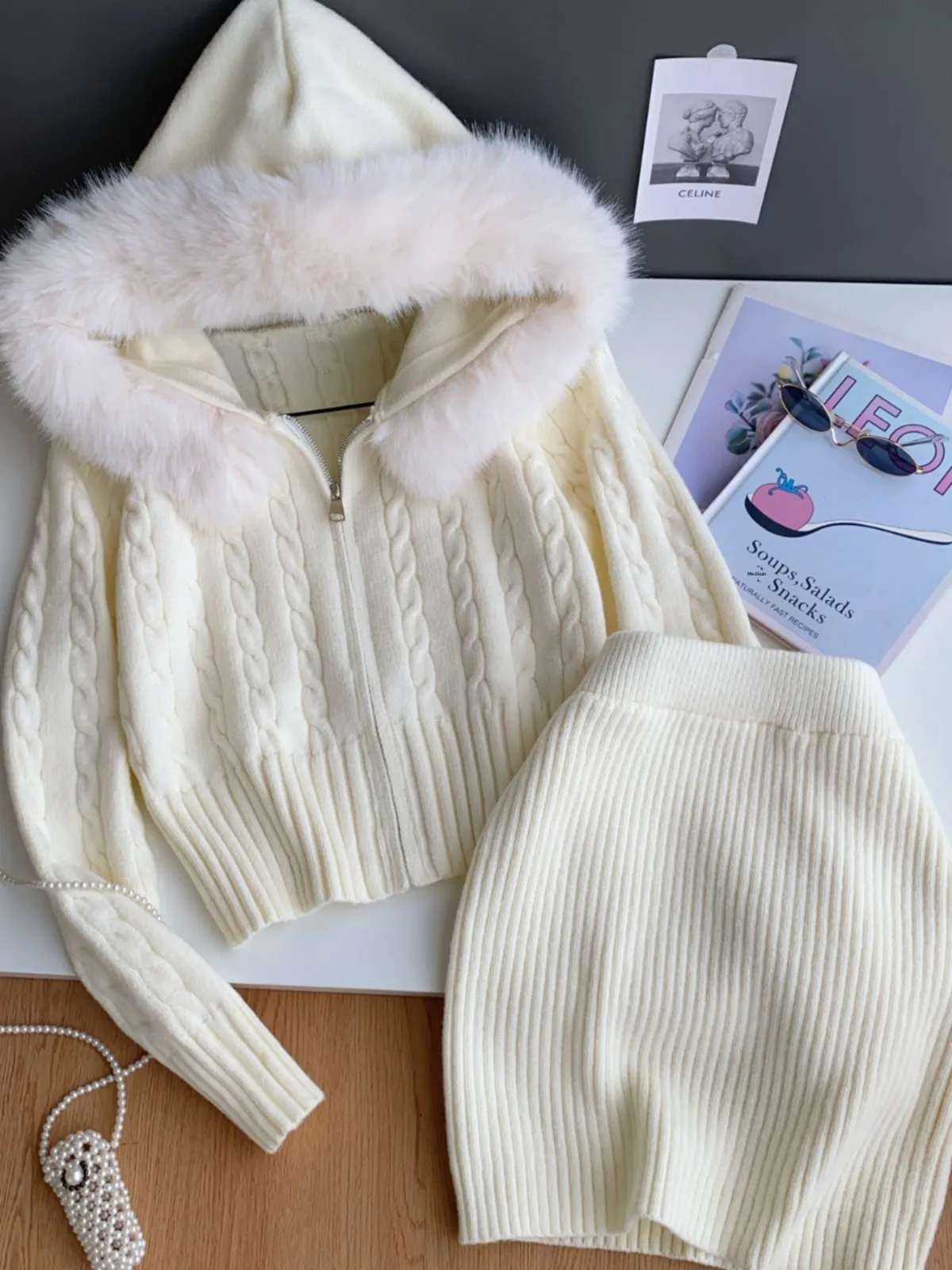 Minimalist Color Short Hat Knitted Sweater High Waist Slimming Half Skirt Small Knitted Twisted Set Women Winter
Minimalist Color Short Hat Knitted Sweater High Waist Slimming Half Skirt Small Knitted Twisted Set Women Winter