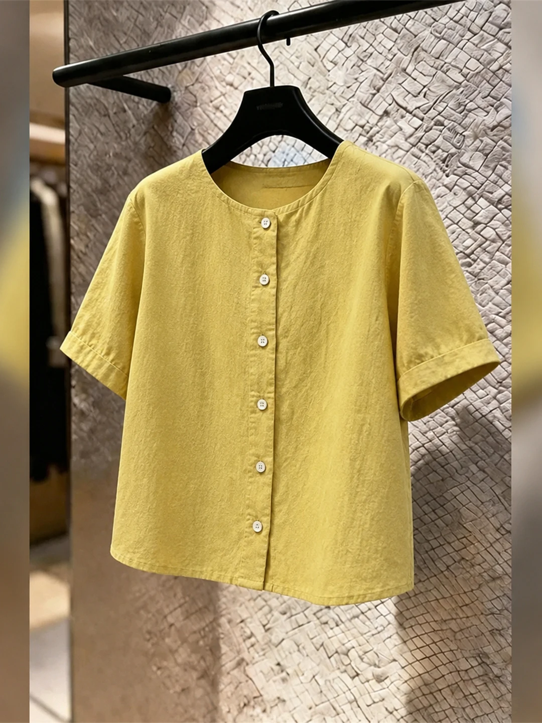 Slimming Fashionable round Neck Short Sleeve Single Button Shirt Women Commute Versatile Loose Summer Top Korean Style Straig...
Slimming Fashionable round Neck Short Sleeve Single Button Shirt Women Commute Versatile Loose Summer Top Korean Style Straig...