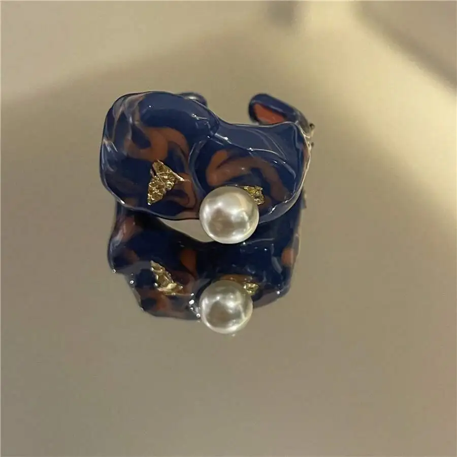 Oil Drip Enamel Open Adjustable Ring With Pearl And Gold Foil Detail
Oil Drip Enamel Open Adjustable Ring With Pearl And Gold Foil Detail