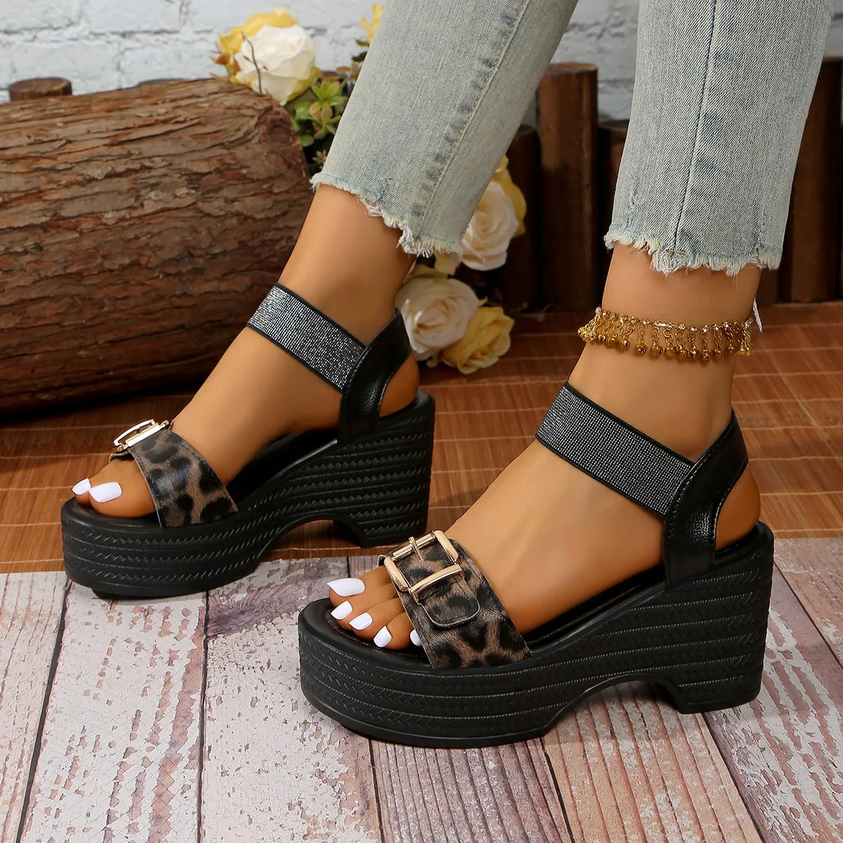 2025 Summer Women's Fashion Buckle Strap Wedge High Heel Sandals Casual Fashion Oversized Roman Ladies Sandals
2025 Summer Women's Fashion Buckle Strap Wedge High Heel Sandals Casual Fashion Oversized Roman Ladies Sandals
