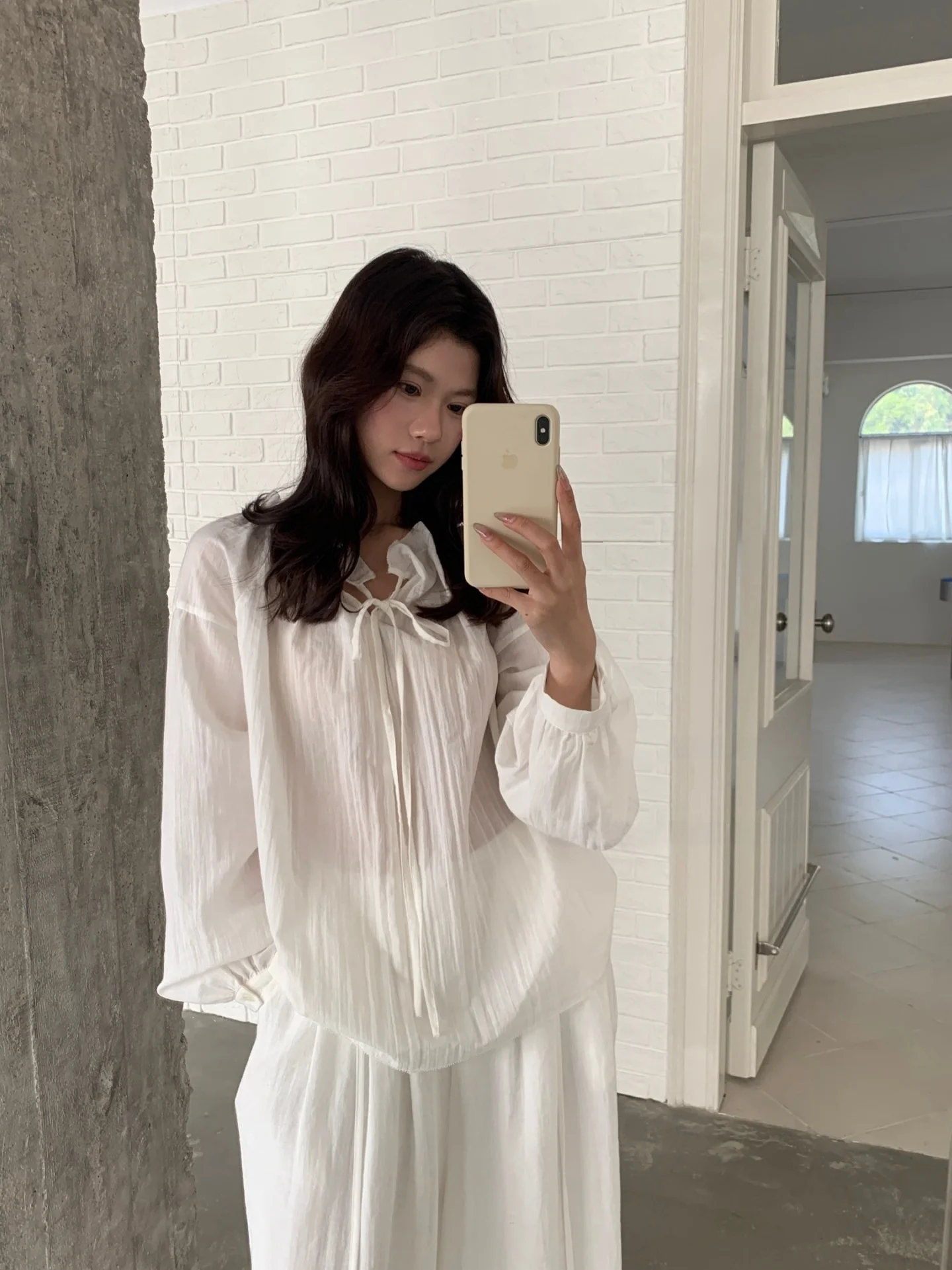 Новая модная женская блузка весна-лето в стиле ретро с кружевными вставками, ручной работы, плиссированная, свободного кроя, с длинными рукавами, классическая
Новая модная женская блузка весна-лето в стиле ретро с кружевными вставками, ручной работы, плиссированная, свободного кроя, с длинными рукавами, классическая