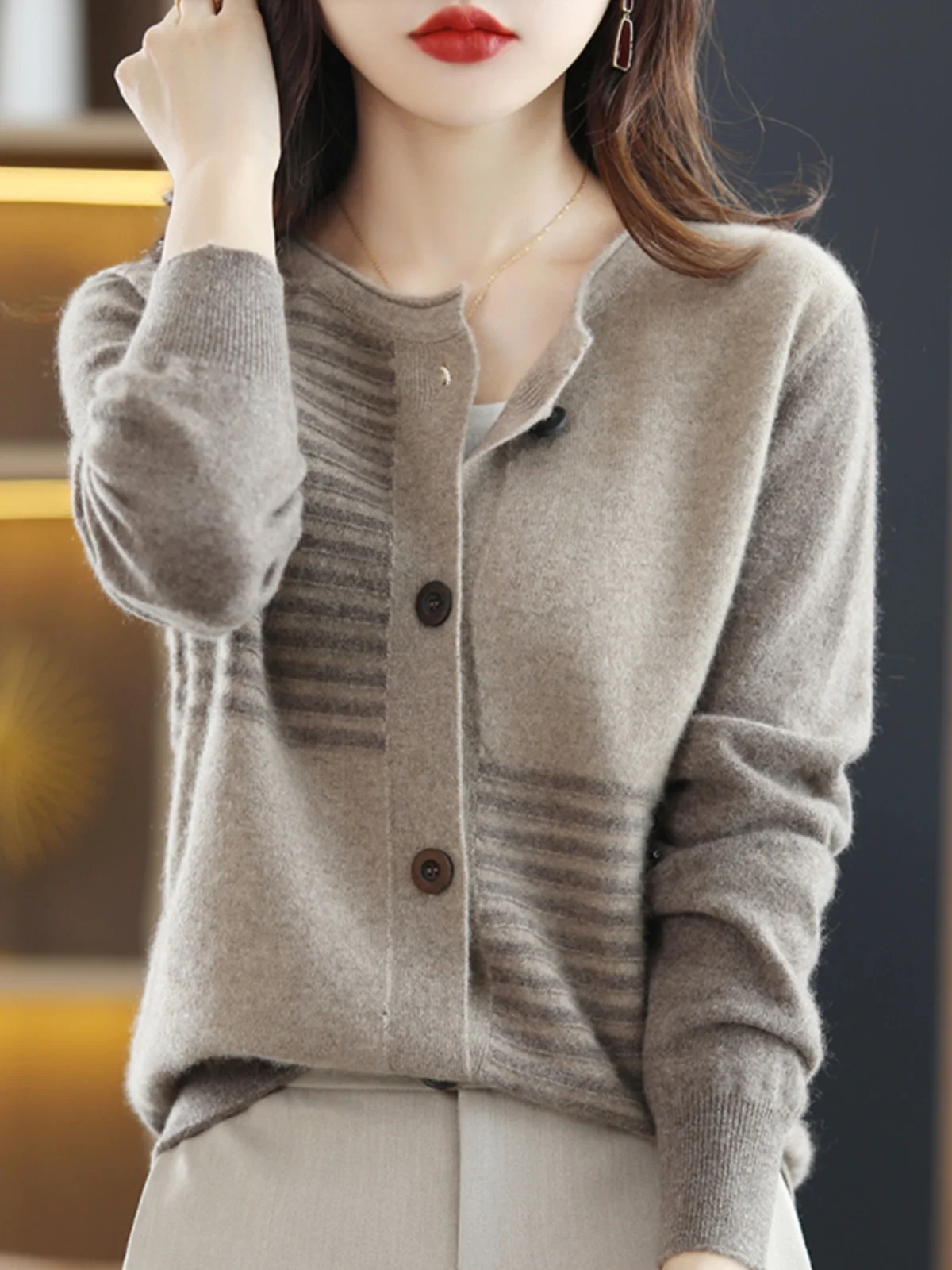 2024 Women's Autumn New Round Neck Cardigan Jackets Female Long-sleeved Sweater Coats Ladies Loose Knitted Overcoats Z461
2024 Women's Autumn New Round Neck Cardigan Jackets Female Long-sleeved Sweater Coats Ladies Loose Knitted Overcoats Z461