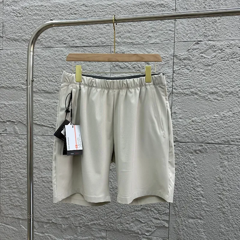 Men Italian Light Luxury Three Proof Fabric Laser Perforated Outdoor Thin Casual Five Point Shorts M-4XL
Men Italian Light Luxury Three Proof Fabric Laser Perforated Outdoor Thin Casual Five Point Shorts M-4XL