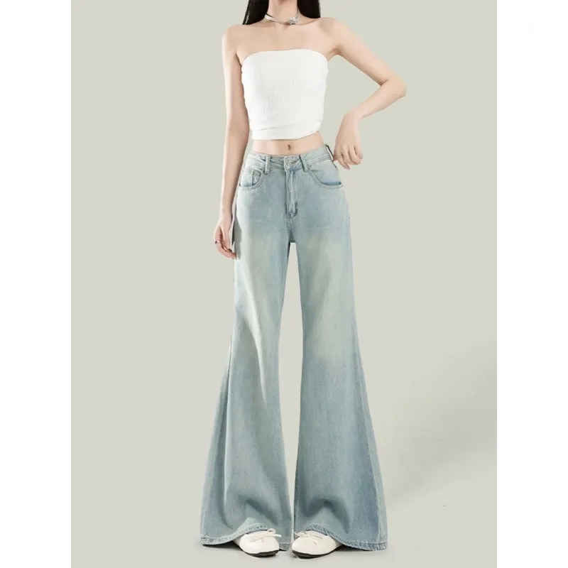 Women's Light Wash High-Waisted Wide-Leg Flared Denim Jeans
Women's Light Wash High-Waisted Wide-Leg Flared Denim Jeans