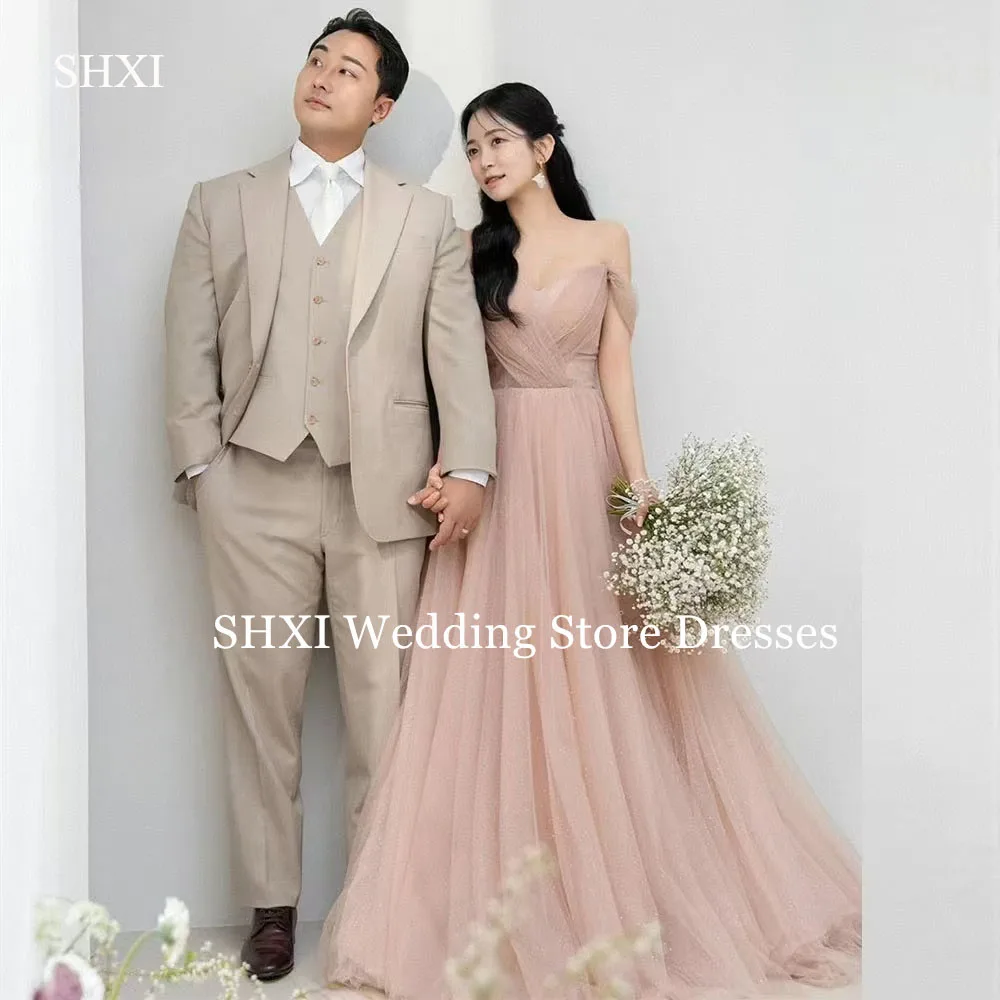 SHXI Shiny Tulle A-line Pink Bridal Gown Off the Shoulder Fairy Wedding Dresses Sweetheart Collar Korea Photo Shoot Dresses 
SHXI Shiny Tulle A-line Pink Bridal Gown Off the Shoulder Fairy Wedding Dresses Sweetheart Collar Korea Photo Shoot Dresses