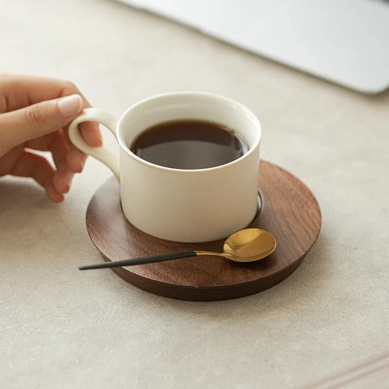 150 мл кофейная чашка, керамическая бытовая маленькая изысканная чашка для воды, праздничный подарок, чашка с блюдцем
150 мл кофейная чашка, керамическая бытовая маленькая изысканная чашка для воды, праздничный подарок, чашка с блюдцем