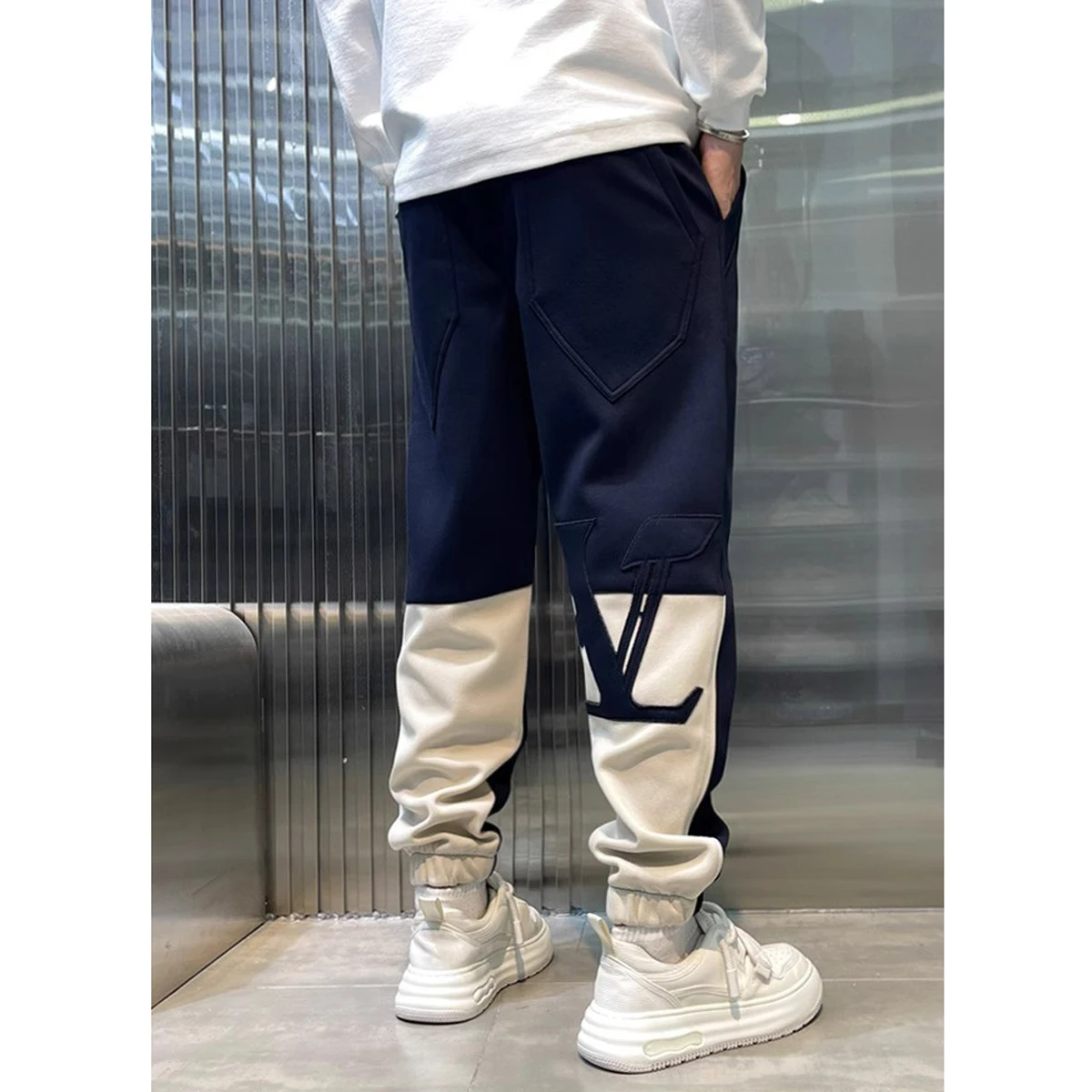 Мужские свободные повседневные спортивные брюки, летний дизайн 2025 года, с цветными блоками и буквенными нашивками, модные длинные джоггеры
Мужские свободные повседневные спортивные брюки, летний дизайн 2025 года, с цветными блоками и буквенными нашивками, модные длинные джоггеры
