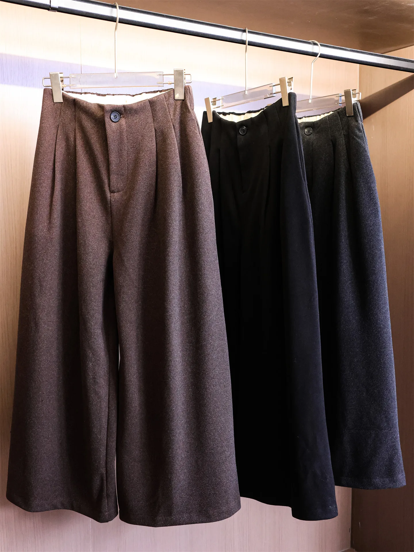 High Waist Pleated Slimming Casual Wide Leg Pants Winter New Woolen Loose Fit Women's Casual Trousers Pure Color B737
High Waist Pleated Slimming Casual Wide Leg Pants Winter New Woolen Loose Fit Women's Casual Trousers Pure Color B737