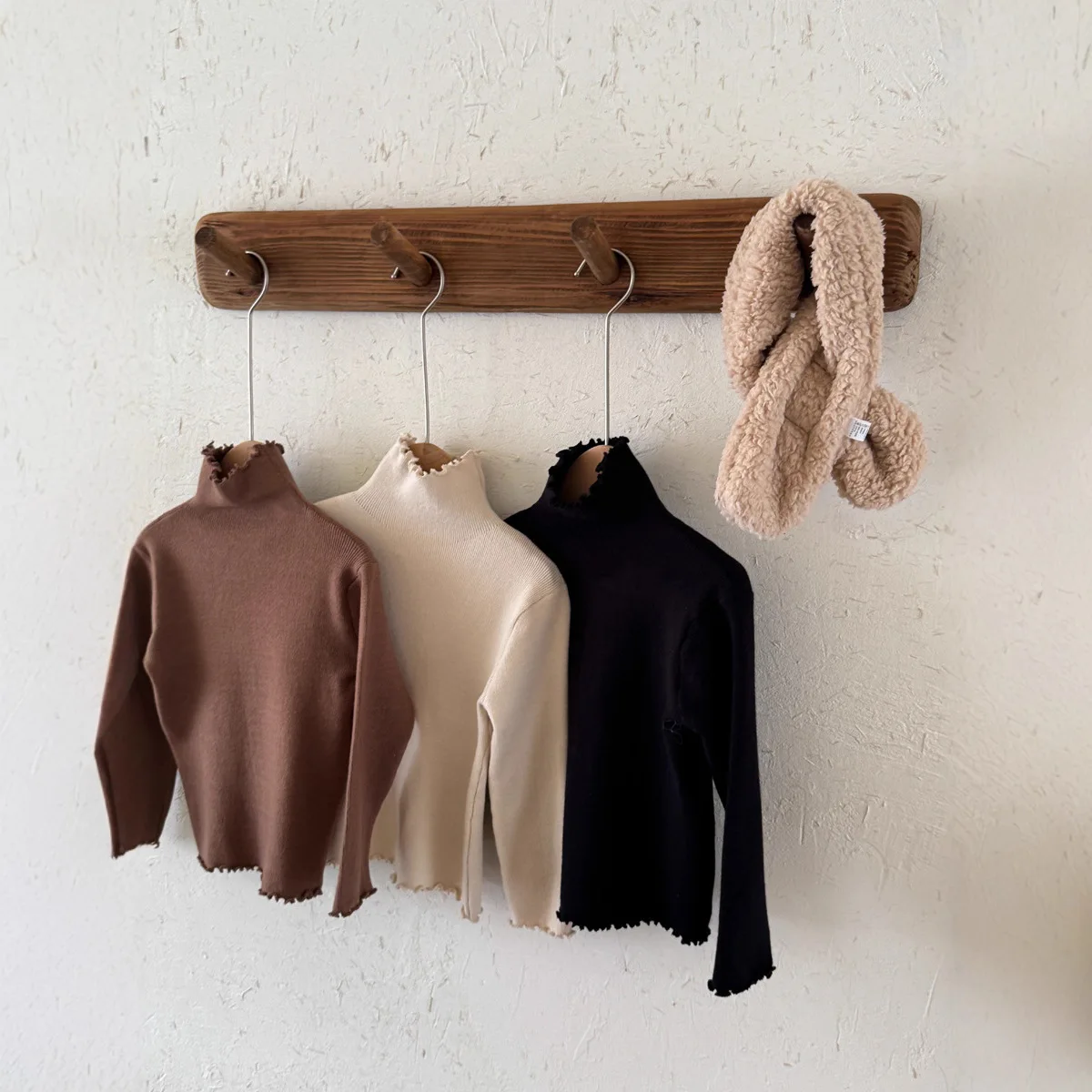 Осенняя корейская версия для девочек, однотонная кружевная трикотажная шерстяная нижняя рубашка для повседневного внутреннего ношения, чтобы сохранить тепло
Осенняя корейская версия для девочек, однотонная кружевная трикотажная шерстяная нижняя рубашка для повседневного внутреннего ношения, чтобы сохранить тепло