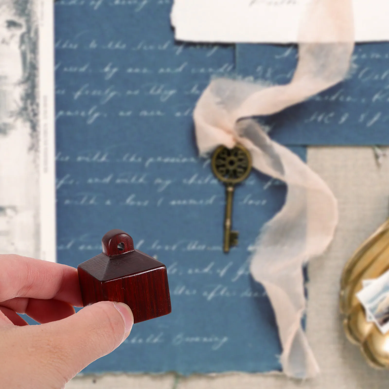 Деревянный штамп-кулон: заготовка для именной печати, китайская печать, инструмент для рукоделия, изысканная резьба, товары для творчества, деревянный штамп-кулон
Деревянный штамп-кулон: заготовка для именной печати, китайская печать, инструмент для рукоделия, изысканная резьба, товары для творчества, деревянный штамп-кулон