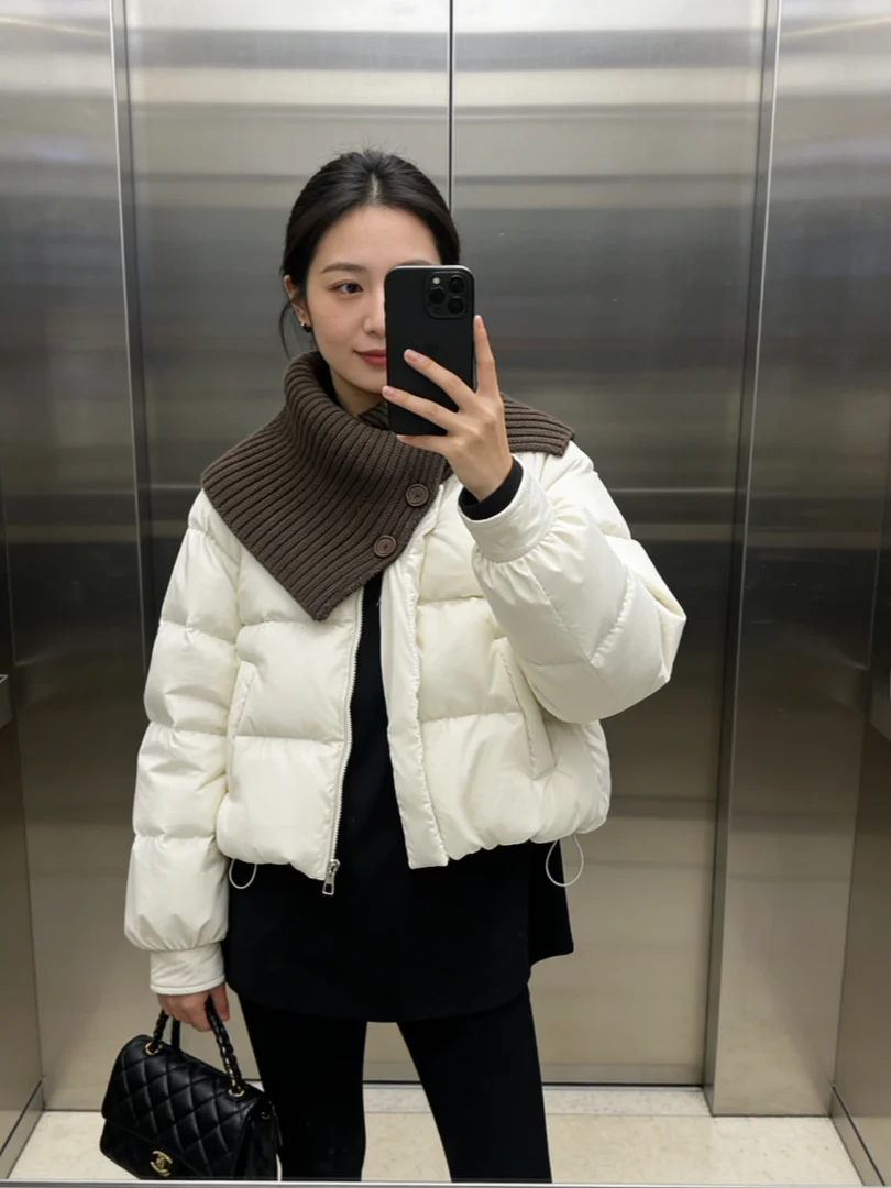 Зимняя вязаная куртка с воротником-стойкой и вставками, свободного кроя, из хлопка, для женщин, в корейском стиле, для повседневной носки, верхняя одежда.
Зимняя вязаная куртка с воротником-стойкой и вставками, свободного кроя, из хлопка, для женщин, в корейском стиле, для повседневной носки, верхняя одежда.