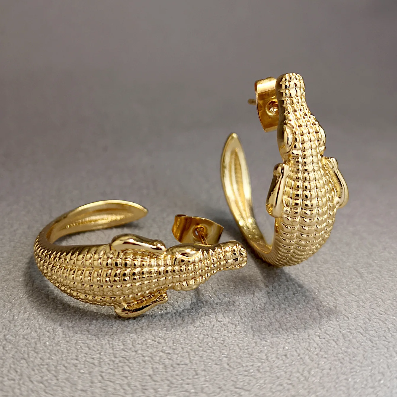 Personalized fashion Silver,Gold crocodile earrings Women Men's Ear Stud Party Earrings
Personalized fashion Silver,Gold crocodile earrings Women Men's Ear Stud Party Earrings