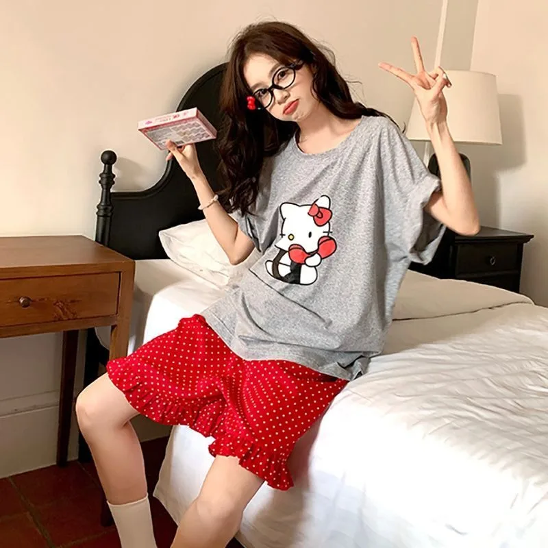 Sanrio Hello Kitty New Cartoon Cute Short-sleeved Shorts Pajamas Women Thin Comfortable Can Wear Home Clothes.
Sanrio Hello Kitty New Cartoon Cute Short-sleeved Shorts Pajamas Women Thin Comfortable Can Wear Home Clothes.
