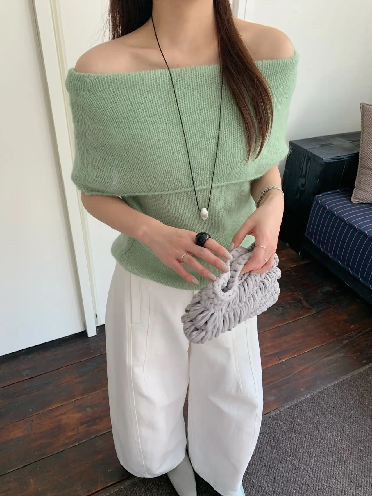 Женский вязаный свитер Lilian TE T4708: модный, на одно плечо, облегающий, однотонный, с длинным рукавом, комфортный для повседневной носки
Женский вязаный свитер Lilian TE T4708: модный, на одно плечо, облегающий, однотонный, с длинным рукавом, комфортный для повседневной носки