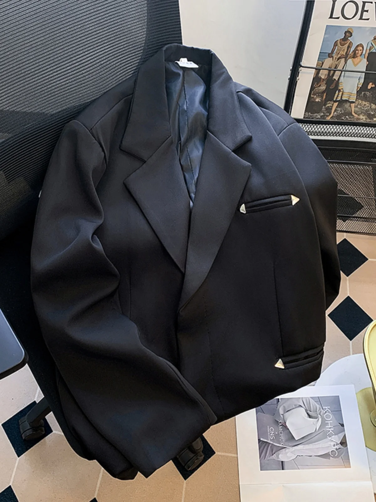 Casual Loose Men's Suit Jacket Black Design Shoulder Pad Metal Decoration Fashionable Spring Outerwear Standard Fit Long Sleeve
Casual Loose Men's Suit Jacket Black Design Shoulder Pad Metal Decoration Fashionable Spring Outerwear Standard Fit Long Sleeve