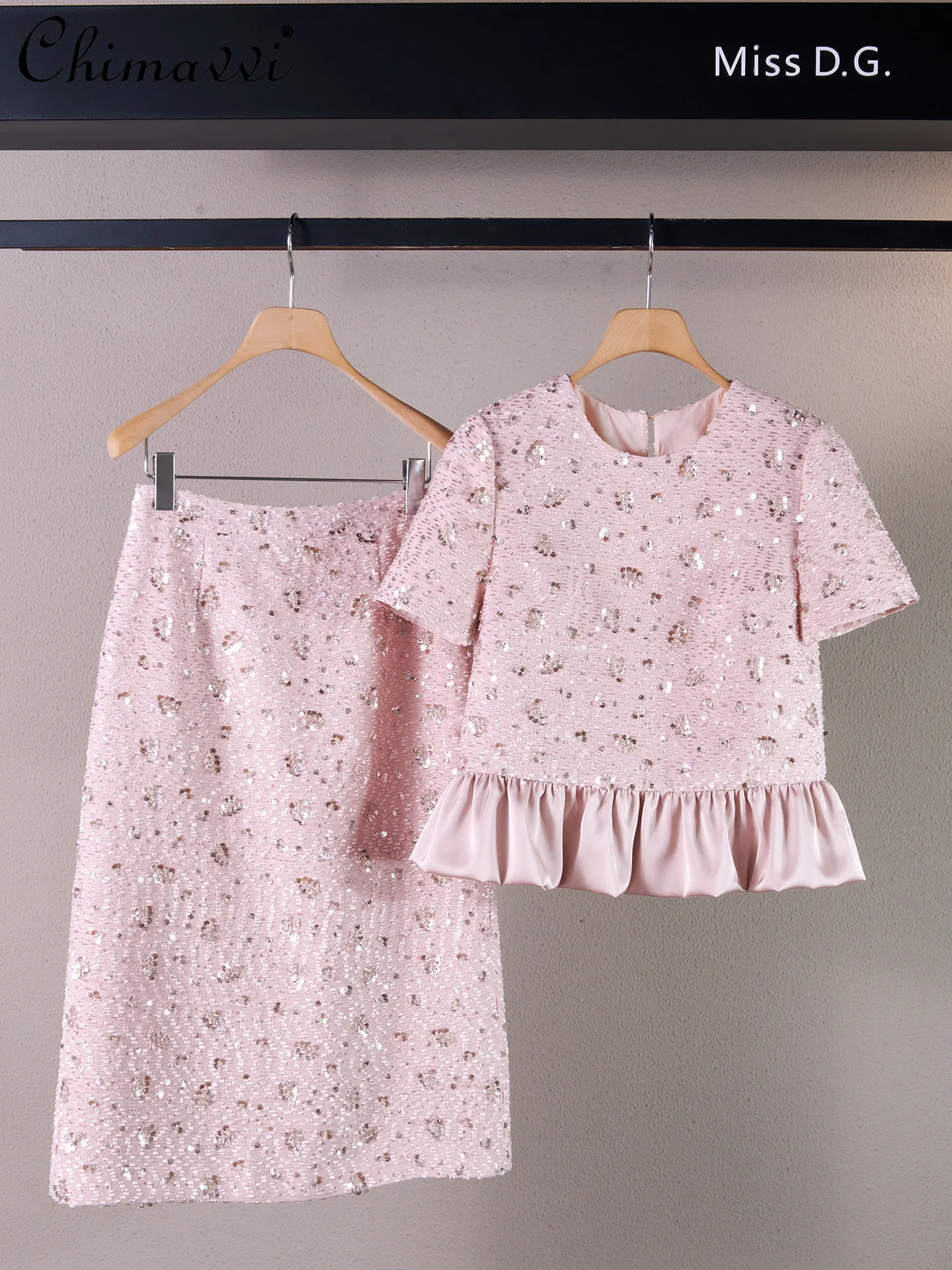 2026 Summer New French Chic Pink Sequin Round Neck Short Sleeve Top and Midi Skirt Set Elegant Women's Two-piece Outfit
2026 Summer New French Chic Pink Sequin Round Neck Short Sleeve Top and Midi Skirt Set Elegant Women's Two-piece Outfit
