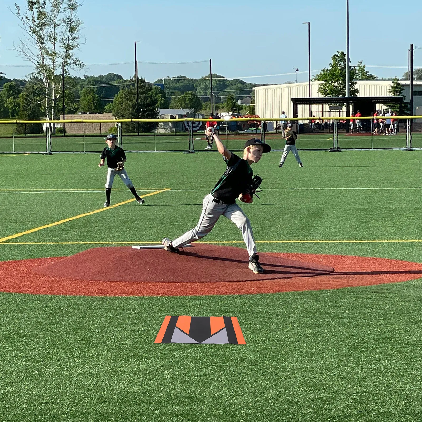 Бейсбольная тренировочная базовая площадка 17x28 дюймов с нескользящим силиконовым основанием и цветными разметками для отработки подач и ударов
Бейсбольная тренировочная базовая площадка 17x28 дюймов с нескользящим силиконовым основанием и цветными разметками для отработки подач и ударов