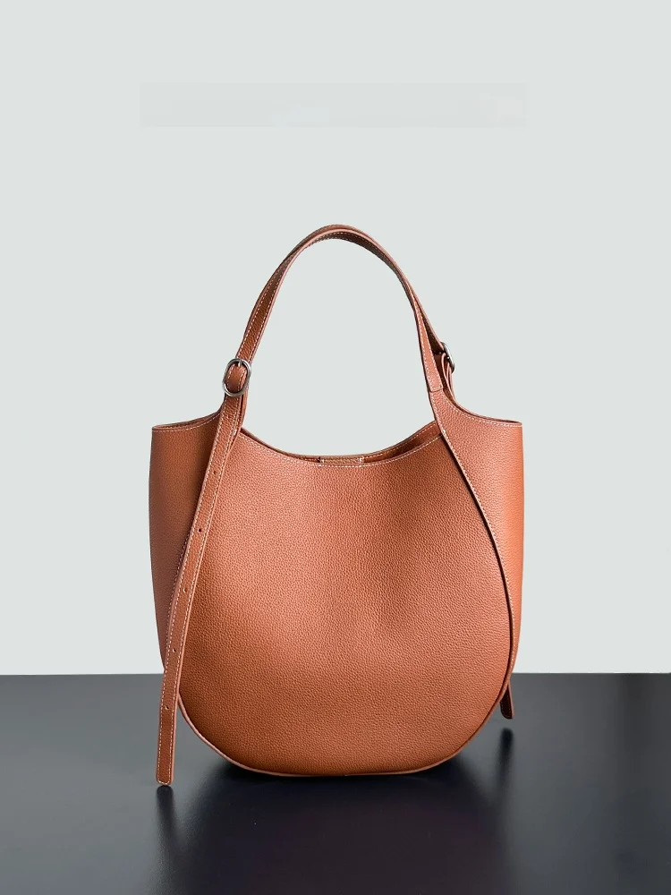 2026 New Large Capacity Leather Women's Bag Top Layer Cowhide Tote Bag Underarm Bag Single Shoulder Bag Casual Simple Style
2026 New Large Capacity Leather Women's Bag Top Layer Cowhide Tote Bag Underarm Bag Single Shoulder Bag Casual Simple Style