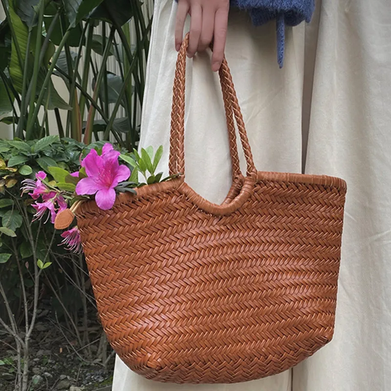 Authentic cow leather handbag for women, designer handbag, shopping basket, large capacity bucket, new from 2025
Authentic cow leather handbag for women, designer handbag, shopping basket, large capacity bucket, new from 2025