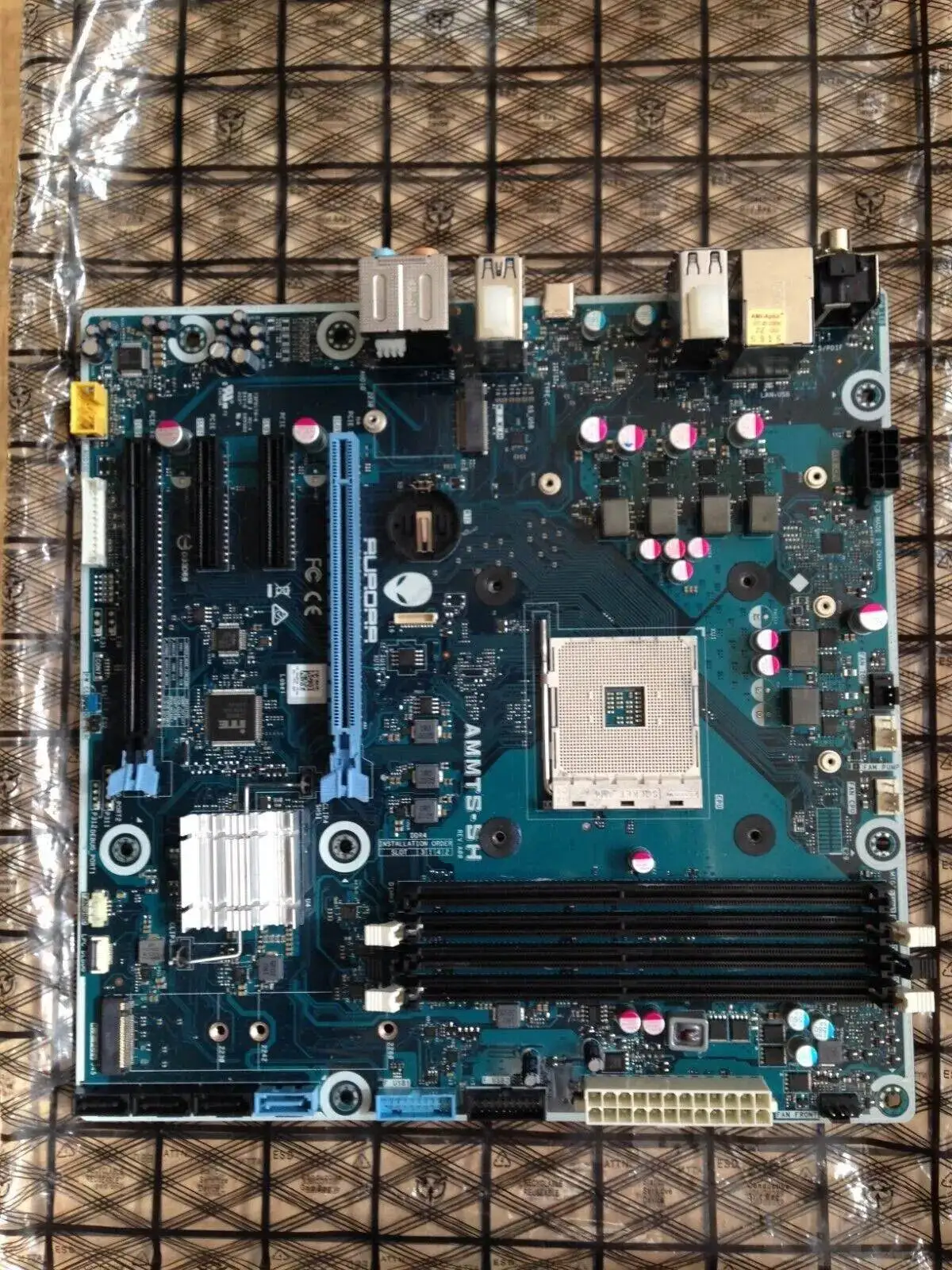 Для материнской платы Dell Alienware Aurora R10, основная плата TYR0X NWN7M CN-0NWN7M CN-0TYR0X AMMTS-SH AMD Ryzen 3xxx-серии 5xxx-серии
Для материнской платы Dell Alienware Aurora R10, основная плата TYR0X NWN7M CN-0NWN7M CN-0TYR0X AMMTS-SH AMD Ryzen 3xxx-серии 5xxx-серии