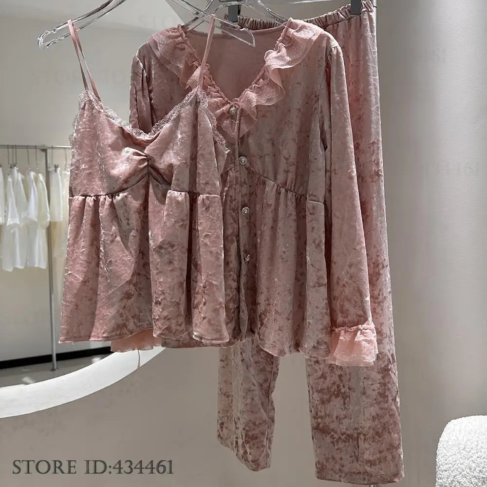 Autumn Winter Women's Pajamas 3Pcs Set Sexy Lace Lingerie Cami Trouser Pijamas Suit Sweet French Style Velour Homewear Sleepwear
Autumn Winter Women's Pajamas 3Pcs Set Sexy Lace Lingerie Cami Trouser Pijamas Suit Sweet French Style Velour Homewear Sleepwear