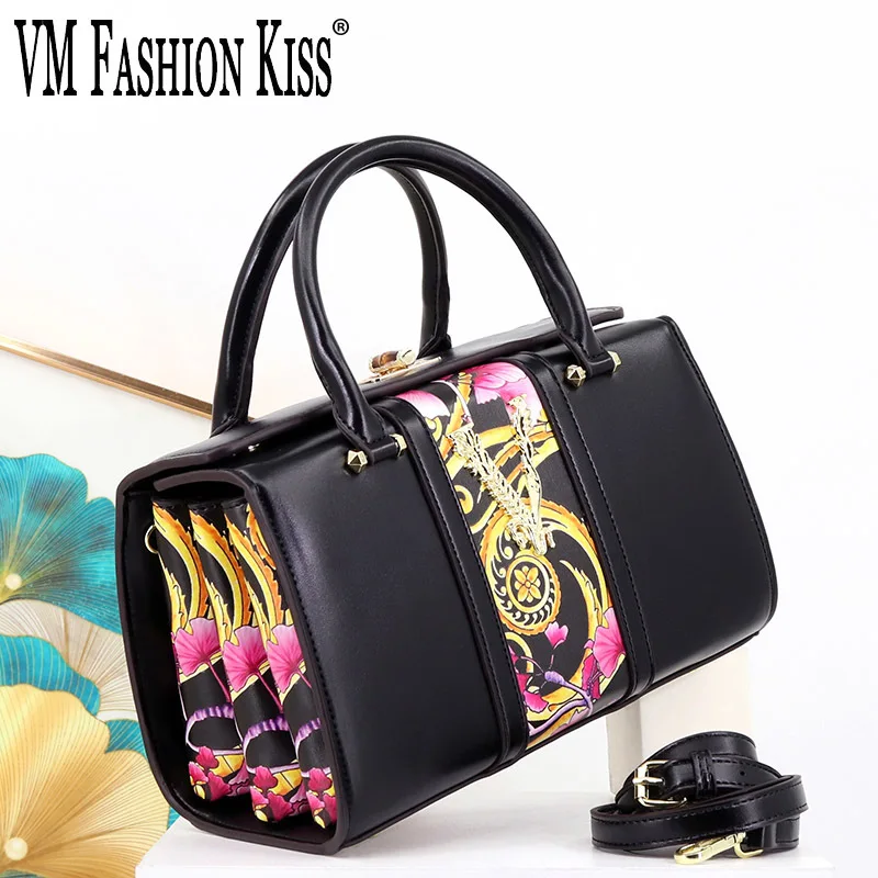 VM FASHION KISS 2023 Printing Top Handle Bags Women Split Leather Doctor Handbag Luxury Designer Shoulder Messenger Bag Totes
VM FASHION KISS 2023 Printing Top Handle Bags Women Split Leather Doctor Handbag Luxury Designer Shoulder Messenger Bag Totes