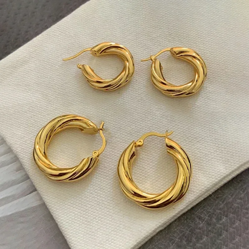 Real 925 Sterling Silver Minimalist Distorted Round Hoop Earring for Women Trendy Geometric Fine Jewelry High Luxury Accessories
Real 925 Sterling Silver Minimalist Distorted Round Hoop Earring for Women Trendy Geometric Fine Jewelry High Luxury Accessories