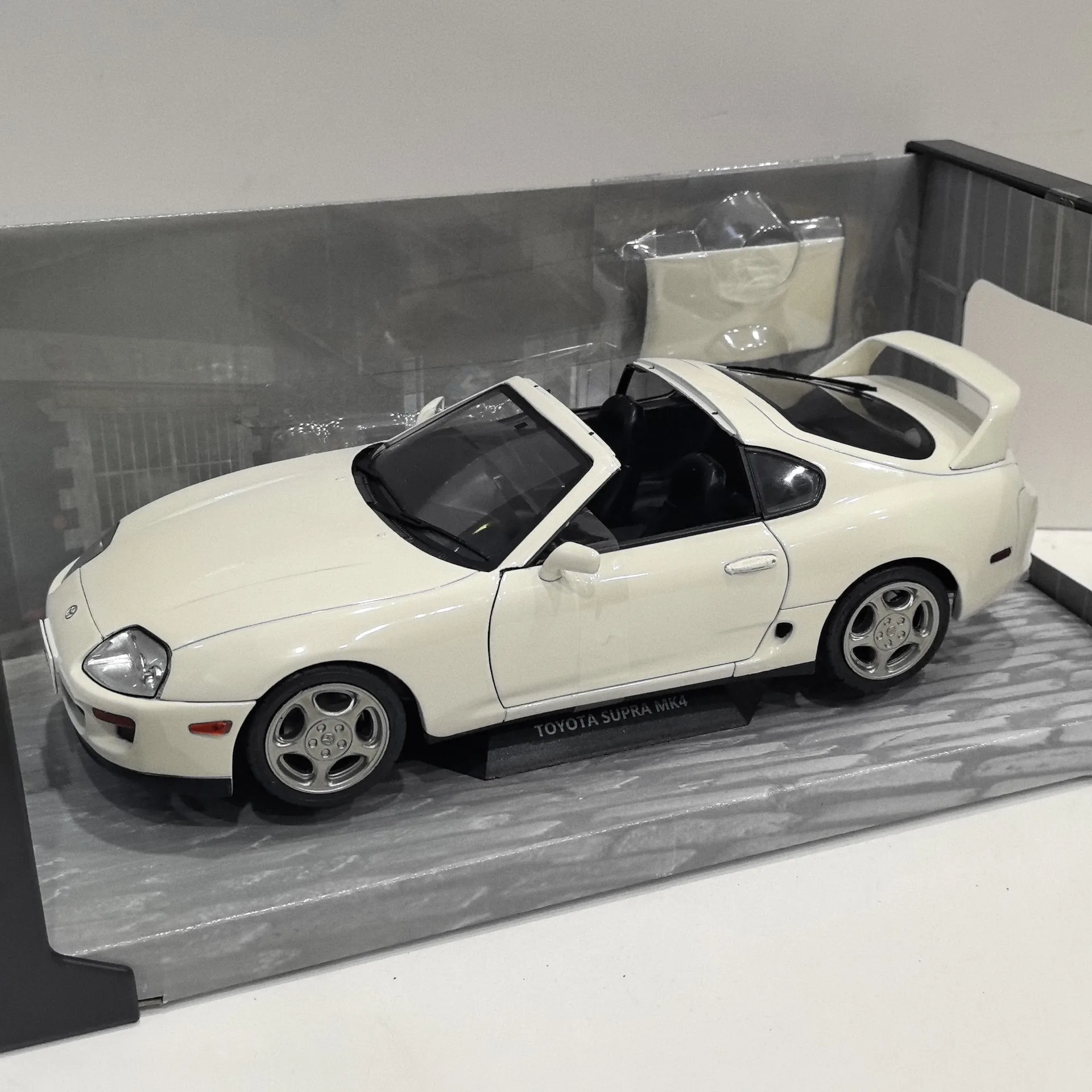 Diecast SOLIDO 1/18 Scale TOYOTA SUPRA MK4 1993 Toyota Alloy Car Model Collectible Toy Gift Souvenir Display Ornament
Diecast SOLIDO 1/18 Scale TOYOTA SUPRA MK4 1993 Toyota Alloy Car Model Collectible Toy Gift Souvenir Display Ornament
