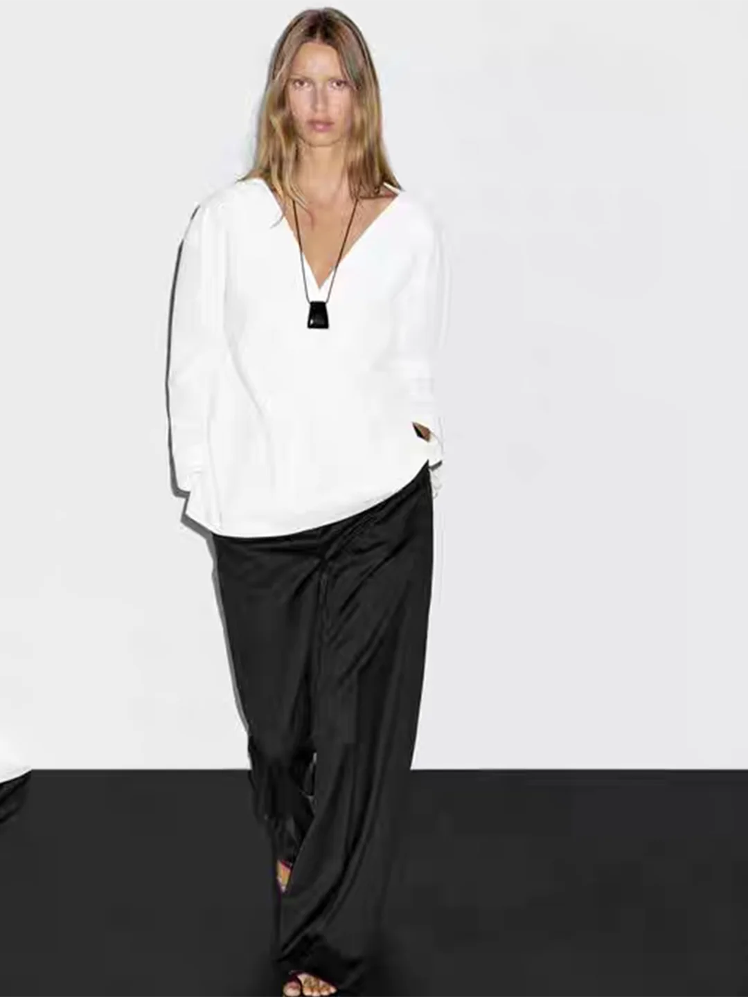 New Arrival Early Autumn V-Ne Commuter Sle mat White Crisp Casual Long Sve irt Top for Women
New Arrival Early Autumn V-Ne Commuter Sle mat White Crisp Casual Long Sve irt Top for Women