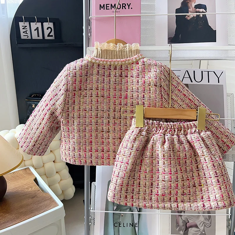 Children's Set New Autumn Winter Girls Korean Fashion Elegant Quilted Thickened Jacket and Skirt Two-Piece Set 
Children's Set New Autumn Winter Girls Korean Fashion Elegant Quilted Thickened Jacket and Skirt Two-Piece Set