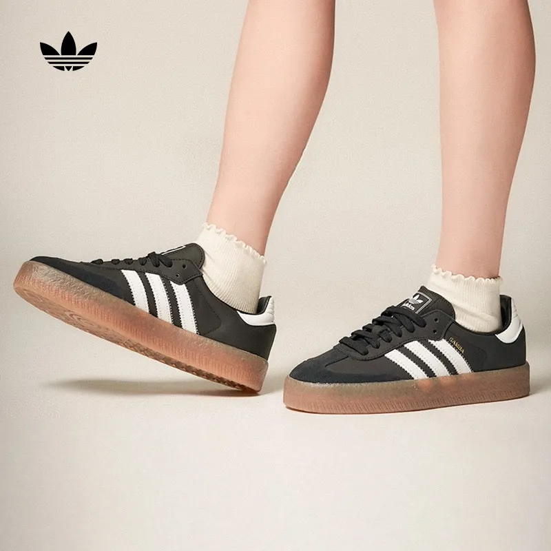 JI1350 Women Black Suede Skate Shoes White Stripe Low Top Transparent Gum Sole Casual Retro Sneakers
JI1350 Women Black Suede Skate Shoes White Stripe Low Top Transparent Gum Sole Casual Retro Sneakers