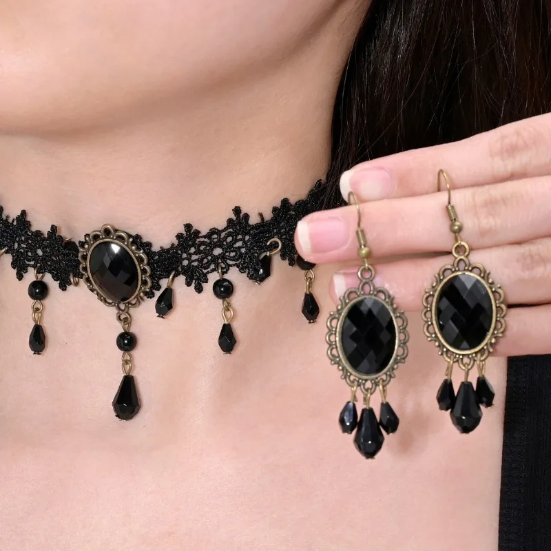 New hot selling dark gothic style Su earrings necklace with retro court style lace hollow neck chain earrings set for women
New hot selling dark gothic style Su earrings necklace with retro court style lace hollow neck chain earrings set for women