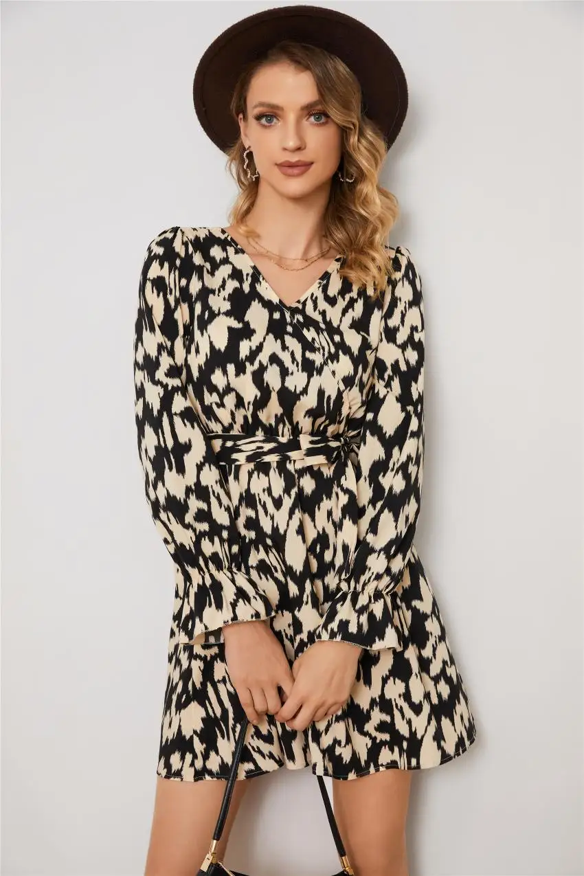 2023 Autumn Long Flare Sleeve Cross V-Neck Vintage Leopard Printed Female Chiffon Dress Elegant Office Lady Dress Mini Dress
2023 Autumn Long Flare Sleeve Cross V-Neck Vintage Leopard Printed Female Chiffon Dress Elegant Office Lady Dress Mini Dress