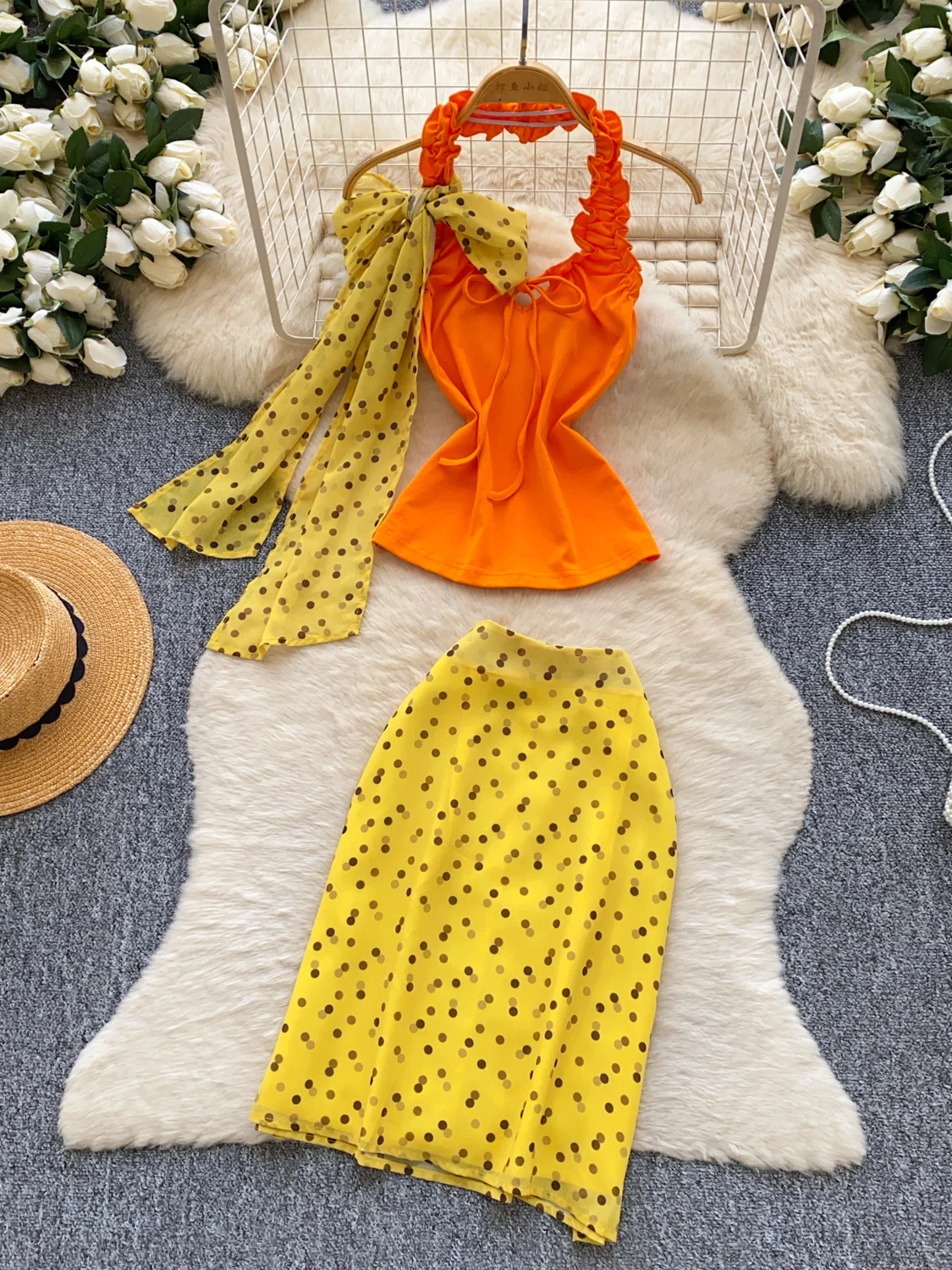 Sweet And Spicy Polka Dot Halter Neck Vest And Skirt Set Women's Summer Trendy Holiday Style Dopaamine Outfit Two Piece Set
Sweet And Spicy Polka Dot Halter Neck Vest And Skirt Set Women's Summer Trendy Holiday Style Dopaamine Outfit Two Piece Set
