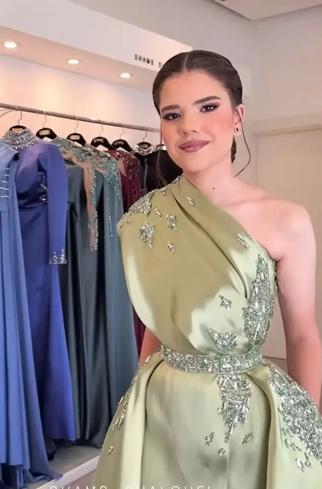 Jirocum High-Slit Ball Gown Olive Green Evening Dresses One-Shoulder Beaded Satin Dress for Formal Gala
Jirocum High-Slit Ball Gown Olive Green Evening Dresses One-Shoulder Beaded Satin Dress for Formal Gala