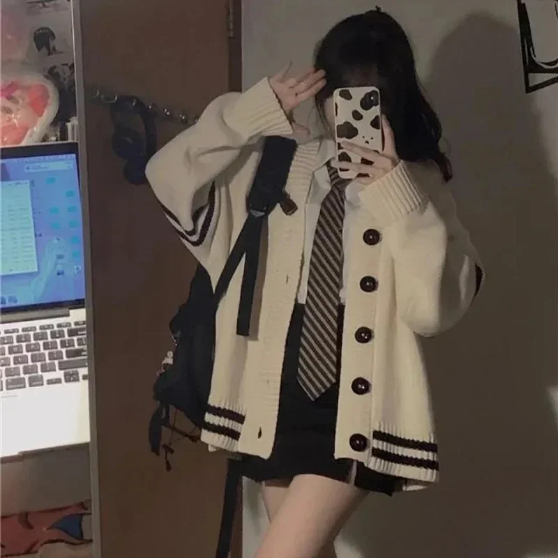 Women's Vintage Contrast Striped V Neck Knit Cardigan Winter Retro Student's School Casual Cardigan Sweater
Women's Vintage Contrast Striped V Neck Knit Cardigan Winter Retro Student's School Casual Cardigan Sweater