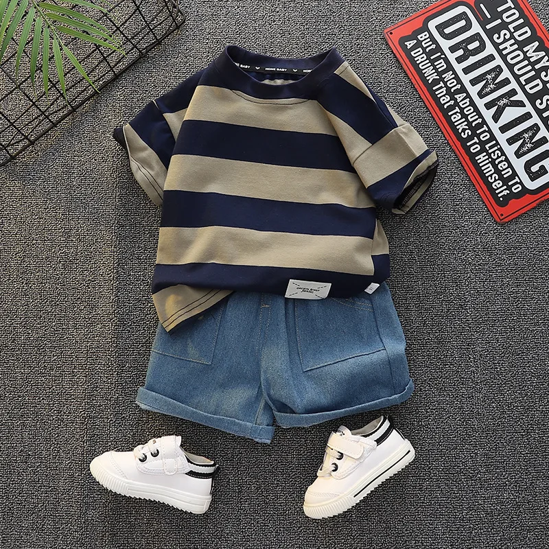 Baby boys &girls New T-shirt set Children's cotton stripes t shirt + short sleeve comfortable jeans two-piece suit
Baby boys &girls New T-shirt set Children's cotton stripes t shirt + short sleeve comfortable jeans two-piece suit