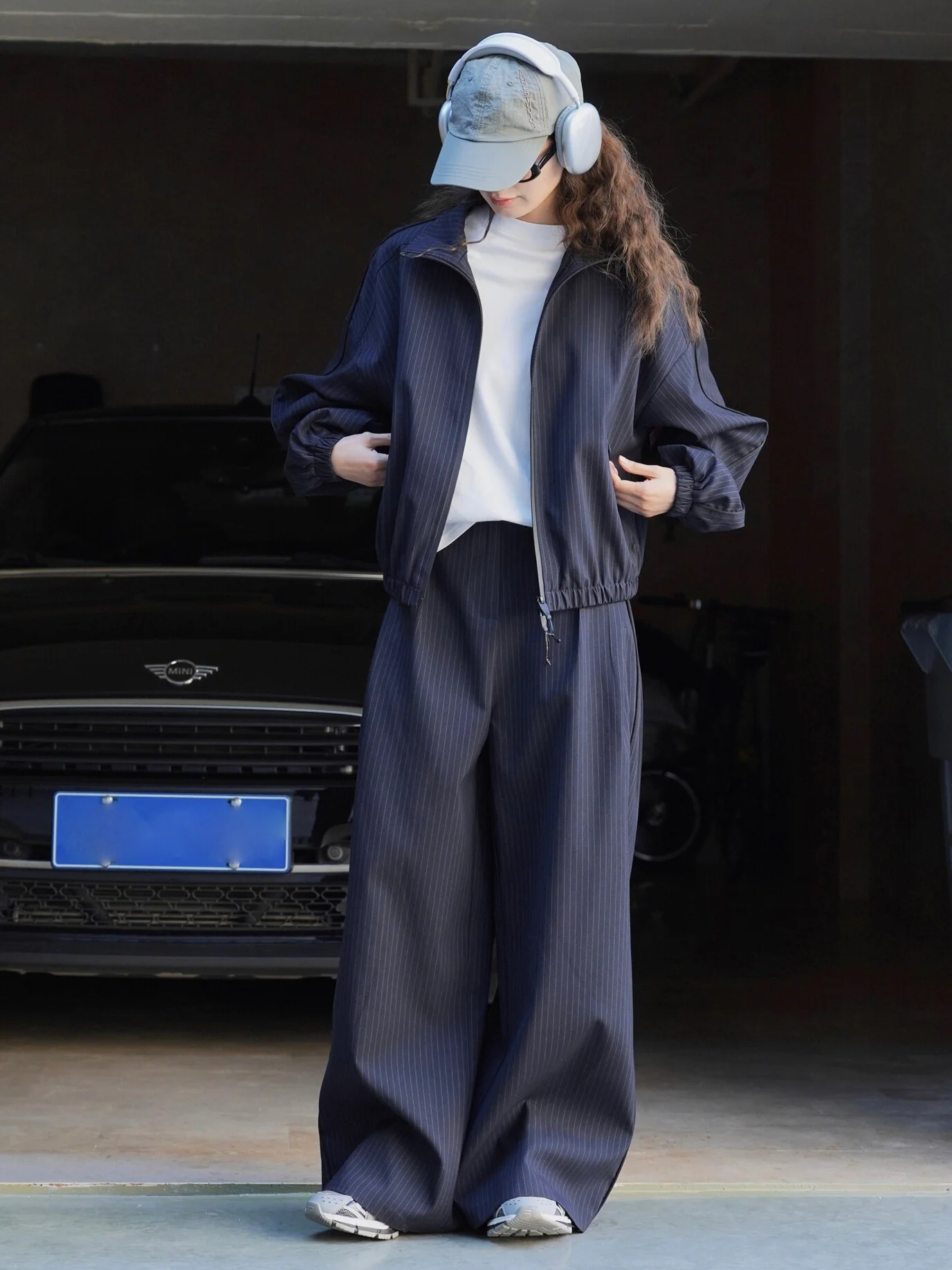 Fashionable Retro Thin Stripe Wide Leg Pants Casual Pants Loose Slimming Suit Bell Bottom Long Trousers for Women Paris Sprin...
Fashionable Retro Thin Stripe Wide Leg Pants Casual Pants Loose Slimming Suit Bell Bottom Long Trousers for Women Paris Sprin...