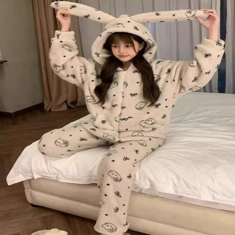 Пижама Sanrio Hello Kitty с капюшоном, корейская версия, из кораллового флиса, женская домашняя одежда, милый мультяшный дизайн, утолщенная, теплая, версия 2025, новинка, кавайная
Пижама Sanrio Hello Kitty с капюшоном, корейская версия, из кораллового флиса, женская домашняя одежда, милый мультяшный дизайн, утолщенная, теплая, версия 2025, новинка, кавайная