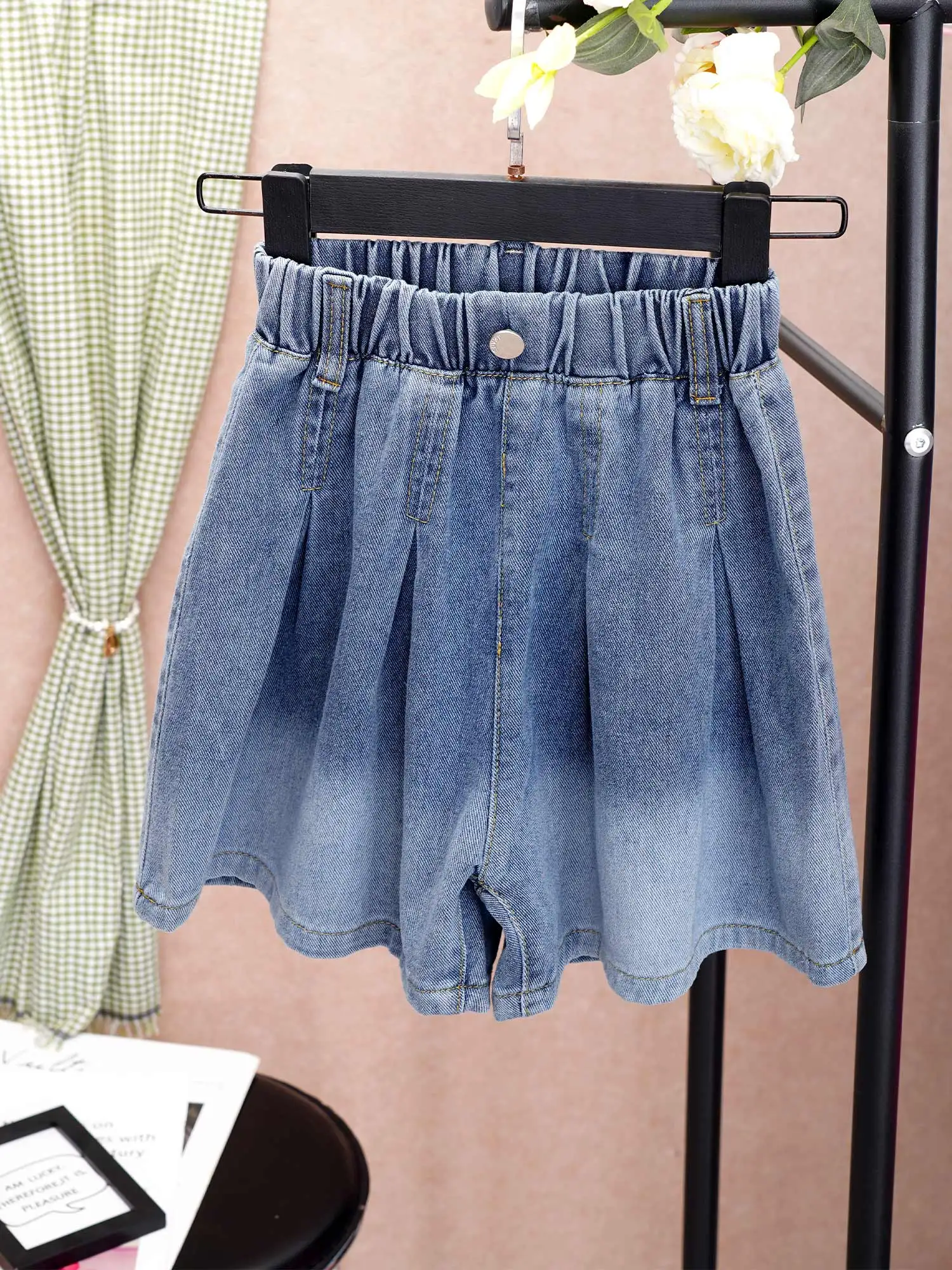 Kids Girls Denim Shorts Jeans Summer Cute Ruffled Loose Shorts Trousers for Birthday Picnic Park Vacation Beach Casual Costume
Kids Girls Denim Shorts Jeans Summer Cute Ruffled Loose Shorts Trousers for Birthday Picnic Park Vacation Beach Casual Costume