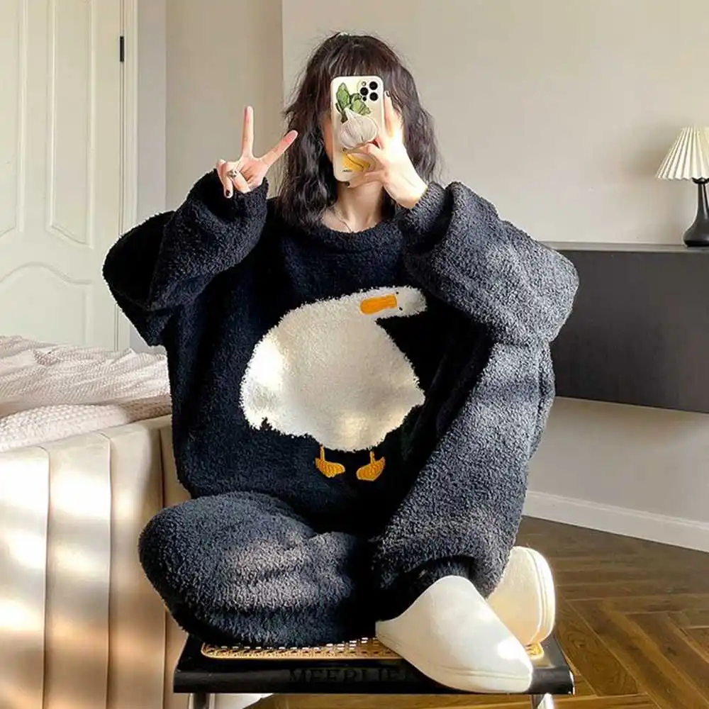 Зимняя теплая Фланелевая пижама размера плюс 6XL 150 кг для женщин, милая бархатная утепленная свободная Пижама, комплект коралловой домашней одежды
Зимняя теплая Фланелевая пижама размера плюс 6XL 150 кг для женщин, милая бархатная утепленная свободная Пижама, комплект коралловой домашней одежды