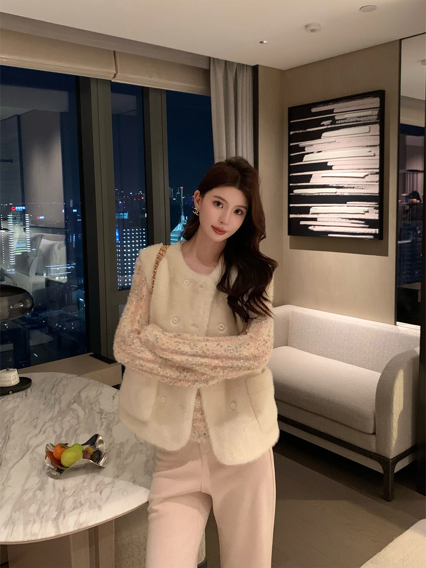 Kun Nelly Heavy Industry Women's Fur Vest Winter Casual Style Short Length Double Button Closure round Neckline Fashion Top
Kun Nelly Heavy Industry Women's Fur Vest Winter Casual Style Short Length Double Button Closure round Neckline Fashion Top