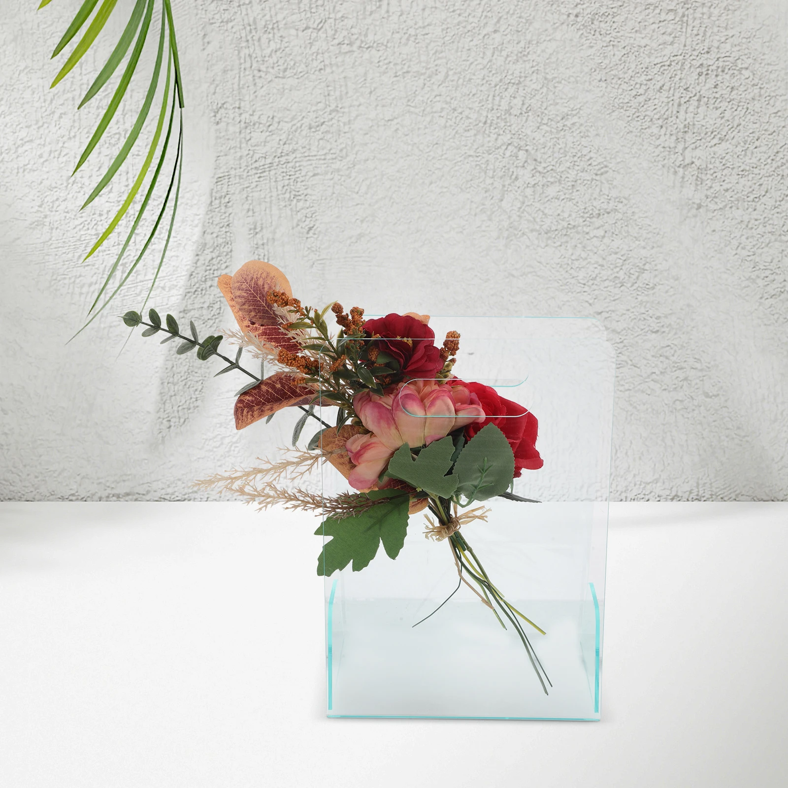 Acrylic Transparent Hand-Held Flower Box Portable Creative Clear Vase for Floral Arrangement Bridesmaids Wedding Decoration
Acrylic Transparent Hand-Held Flower Box Portable Creative Clear Vase for Floral Arrangement Bridesmaids Wedding Decoration