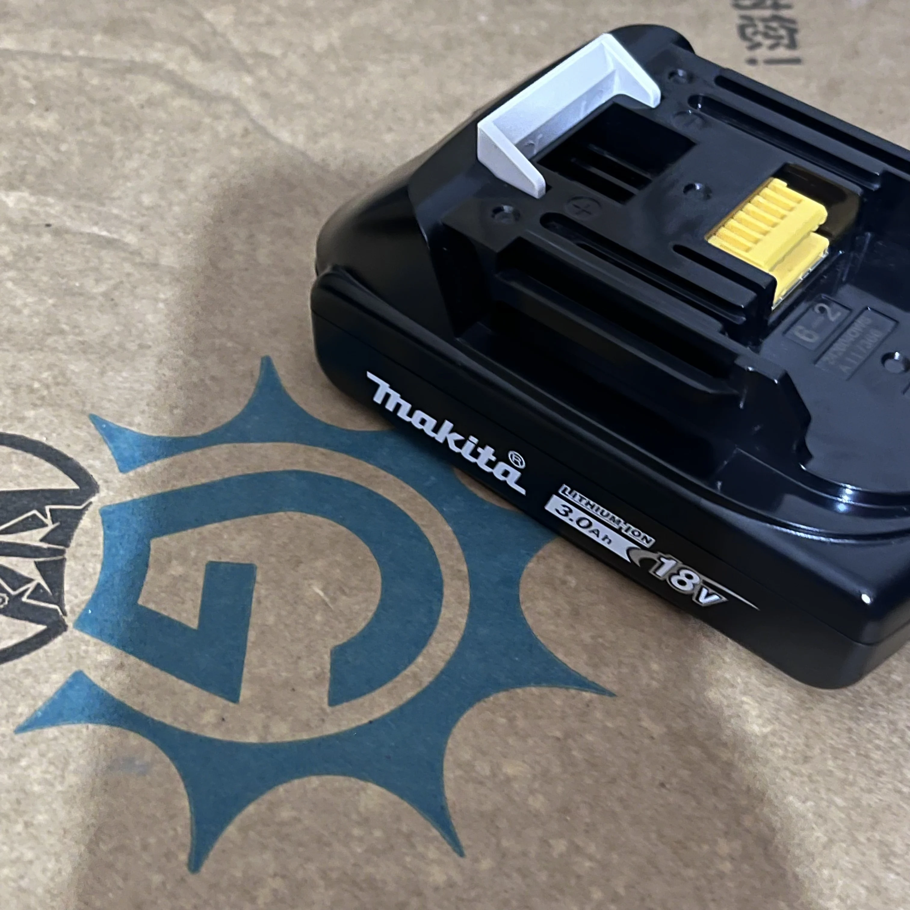 * 18V 100% original Makita 3.0Ah Rechargeable Power Tools Battery For Makita 18V BL1830 BL1830B BL1840 BL1840B BL1850 BL1850B
* 18V 100% original Makita 3.0Ah Rechargeable Power Tools Battery For Makita 18V BL1830 BL1830B BL1840 BL1840B BL1850 BL1850B