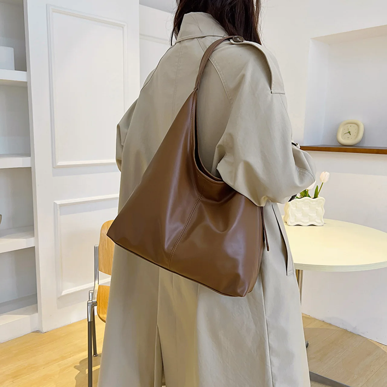New style large capacity crossbody bag for women - simple and versatile - women's tote bag for fashionable and casual use
New style large capacity crossbody bag for women - simple and versatile - women's tote bag for fashionable and casual use