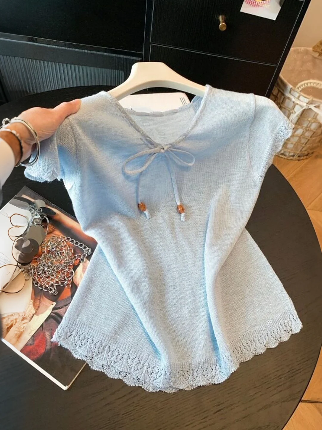Korean Style V-Neck Knitted Top Women's Summer Knot Belted Short Sleeve Chic Design Sensation Fashionable Pullover
Korean Style V-Neck Knitted Top Women's Summer Knot Belted Short Sleeve Chic Design Sensation Fashionable Pullover