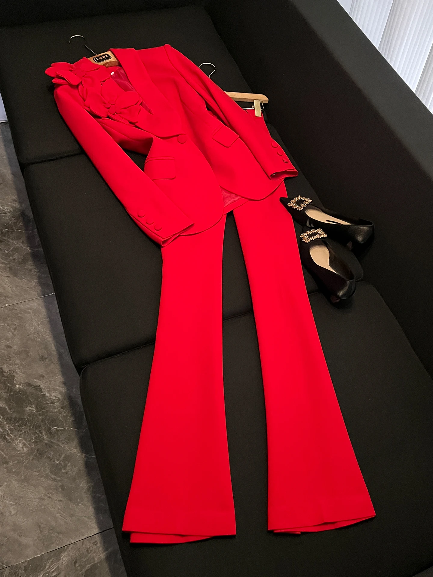 Red Suit Set Women's Slim Fit Two-Piece Summer Professional Fashion High Waist Pants Knot Long Sleeve Button up Top
Red Suit Set Women's Slim Fit Two-Piece Summer Professional Fashion High Waist Pants Knot Long Sleeve Button up Top