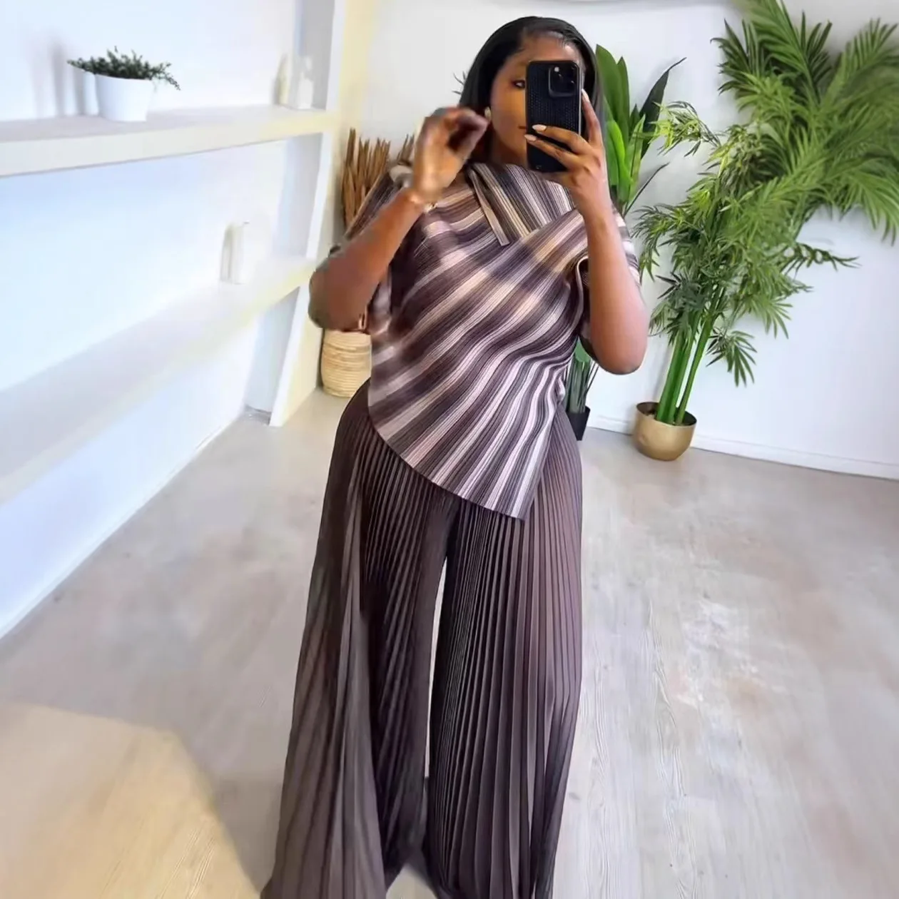 Top quality ISSEYS MIYAKES pleated fall striped lapel waisted top plus size pleated pants set
Top quality ISSEYS MIYAKES pleated fall striped lapel waisted top plus size pleated pants set